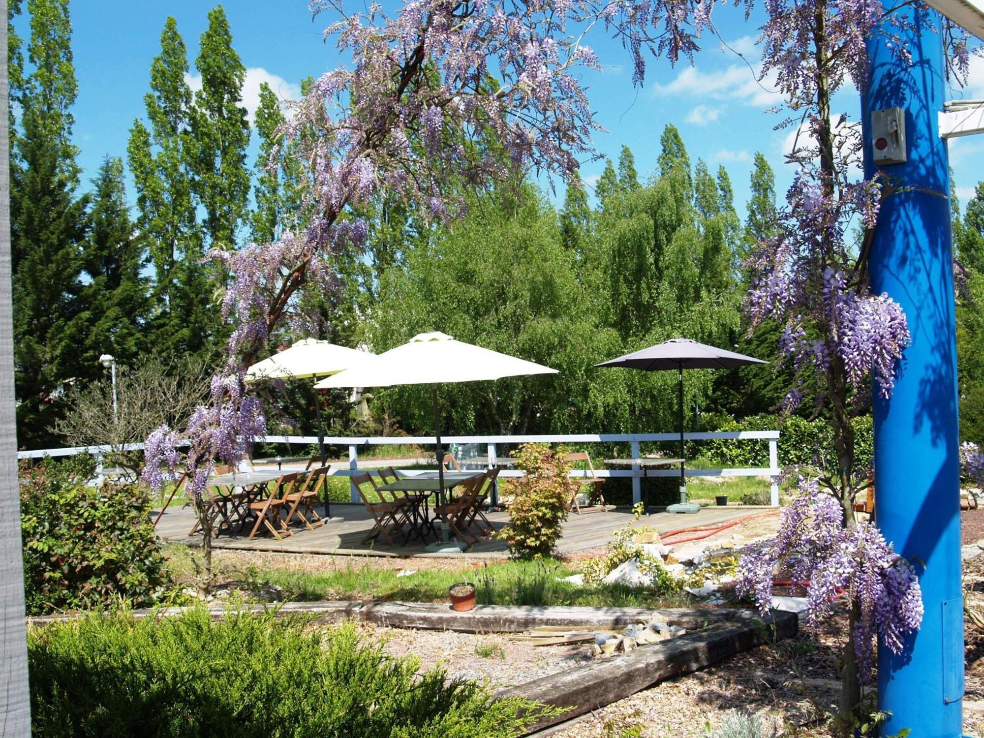 Hotel Au Relais Des Lilas Партене Екстериор снимка