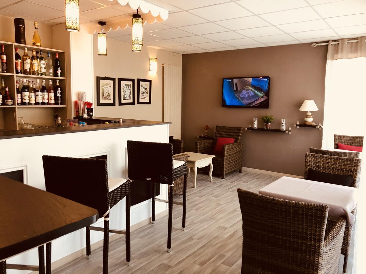 Hotel Au Relais Des Lilas Партене Екстериор снимка
