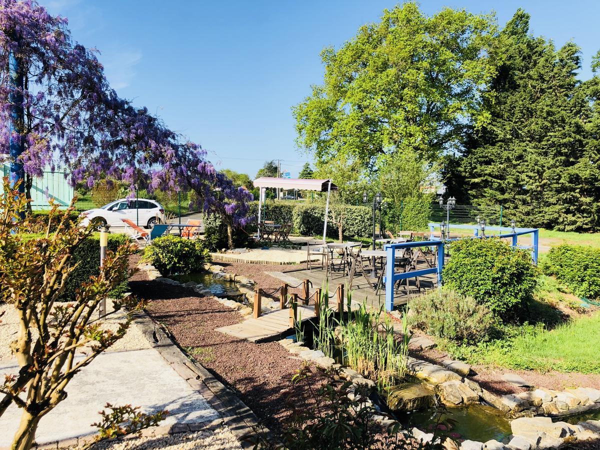 Hotel Au Relais Des Lilas Партене Екстериор снимка